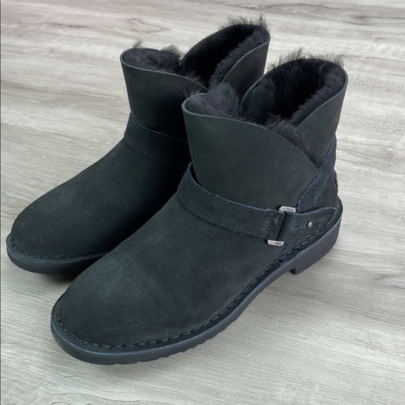 🍁UGG🍁 BLACK AUBRIELLE BOOTS - Picture 4 of 14